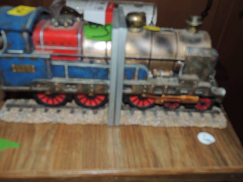 lot 187 image: Train bookends - ONLY 1 ITEMS , INVOICE TO BE CORRECTED