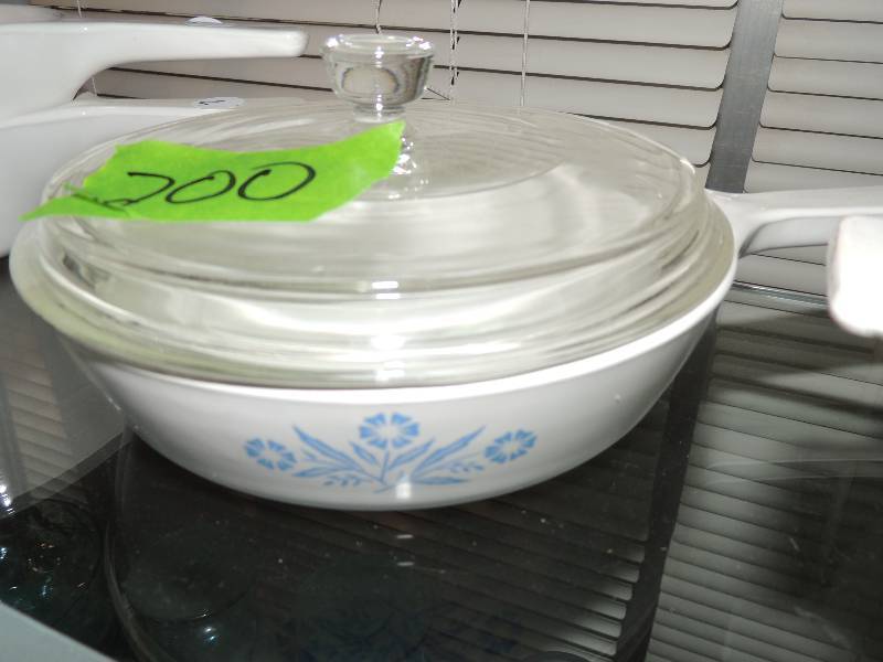 lot 200 image: CORNFLOWER Corning ware