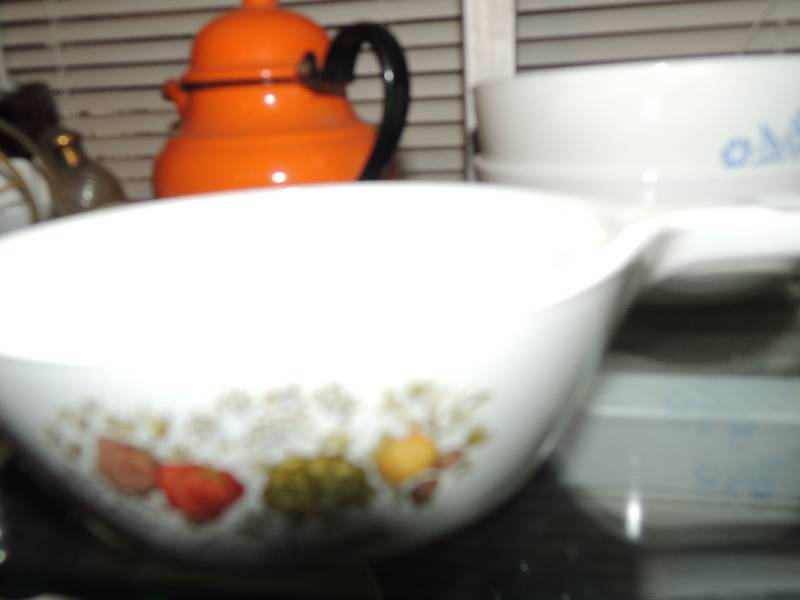 lot 199 image: CORNINGWARE -3 SMALL COVERED CORNFLOWER DISHES. 3 COVERED DISHESSPICEOFLIFE WITH  2 LIDS
