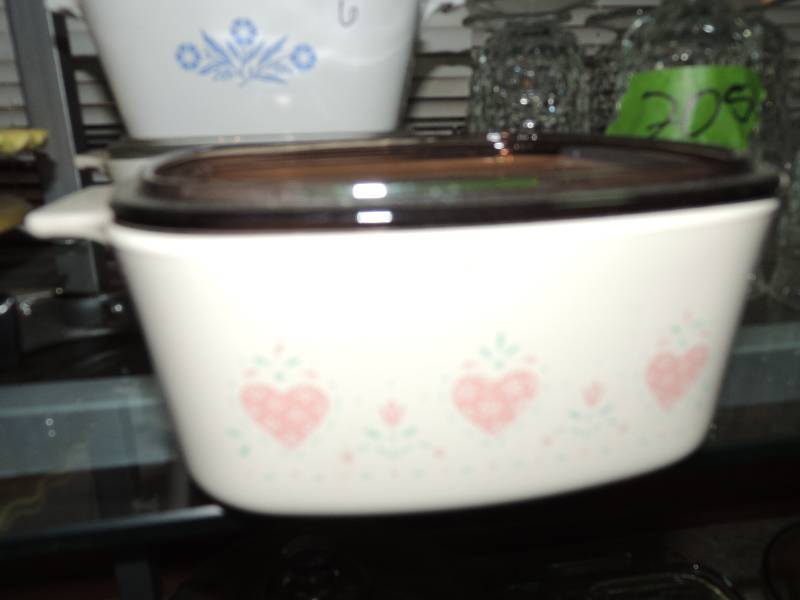 lot 203 image: Corningware  bowl with lid