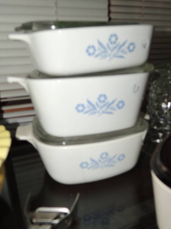 lot 204 image: 3 Corningware dishes with lids cornflower pattern