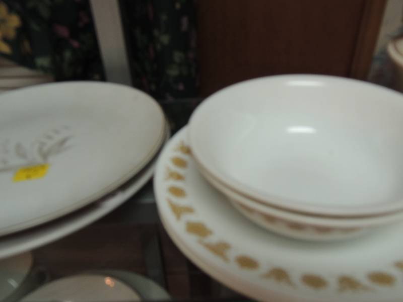 lot 213 image: Corelle bowls and plates