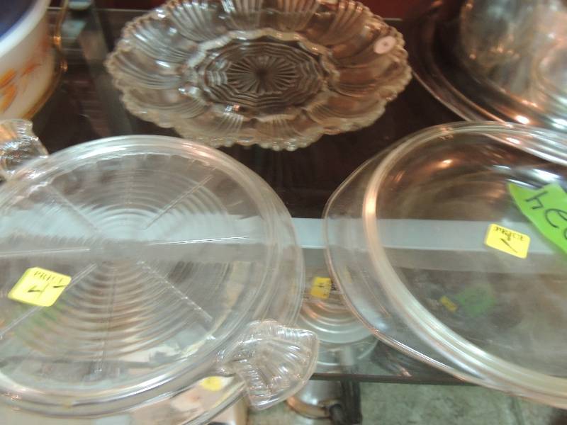 lot 224 image: Glass lids no bowls