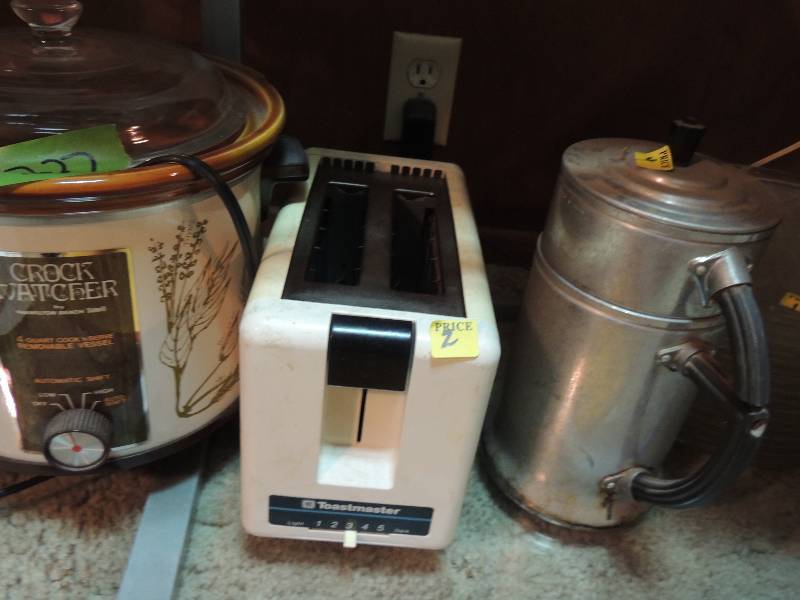 lot 227 image: crock watcher slow cooker