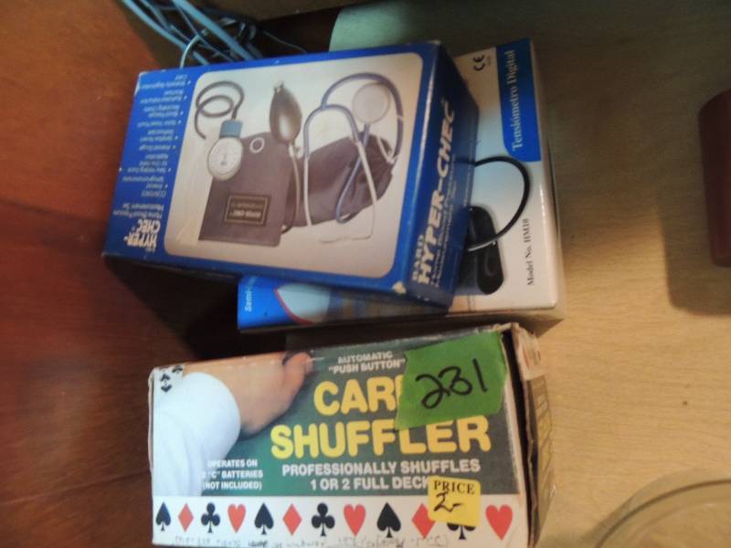 lot 231 image: NIB card shuffler