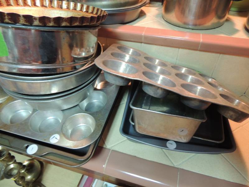 lot 241 image: baking pans