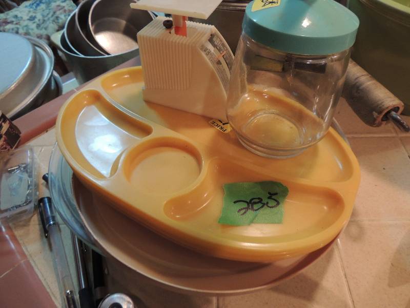 lot 285 image: Food scale, canister and plates with divided food areas
