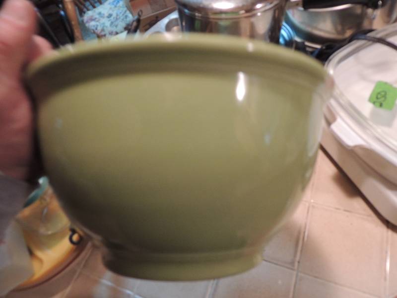 lot 254 image: Green bowl