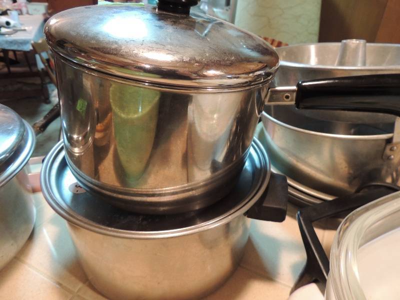 lot 245 image: 2 REVERE Ware pans with lid