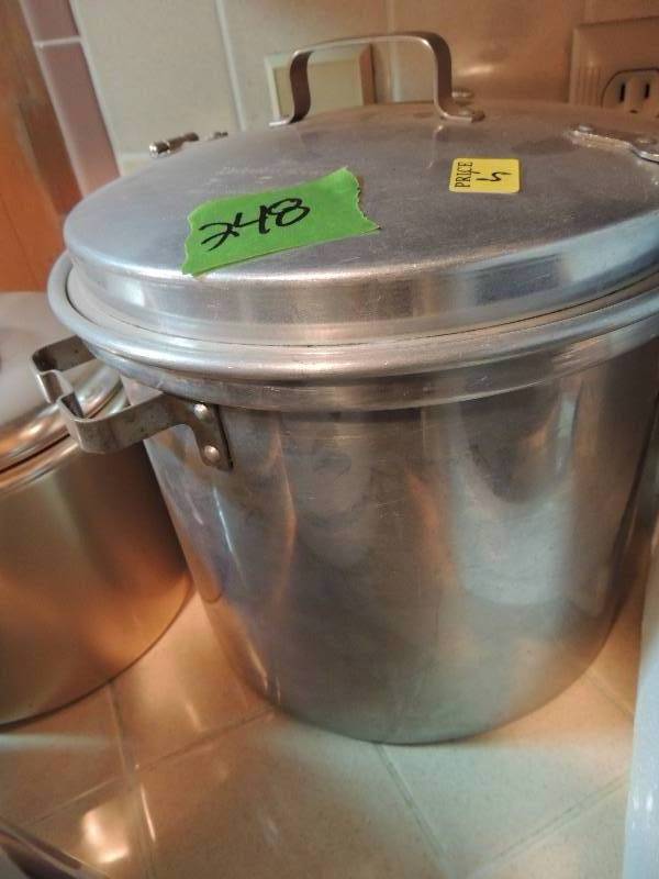 lot 248 image: Pressure cooker