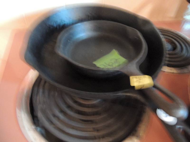 lot 262 image: 1 small 1 lg cast iron skillet