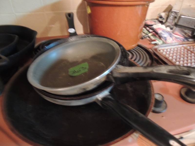 lot 263 image: 5 skillets