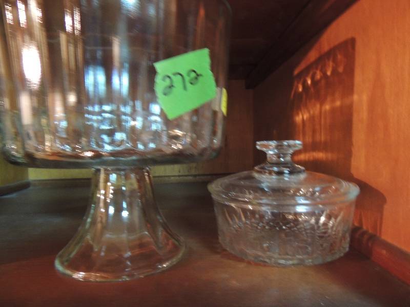 lot 272 image: Trifle bowl  and bowl with lid