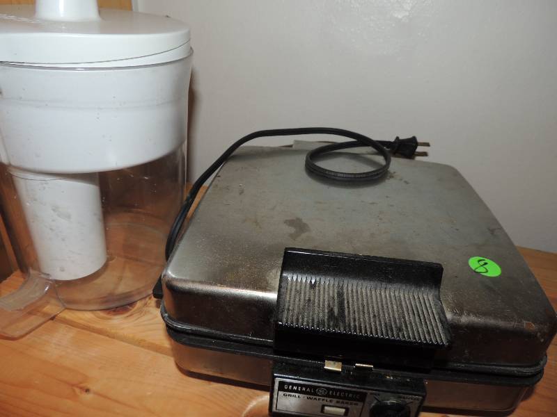 lot 287 image: casserole DISC carrier and electric skillet