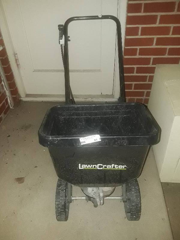 lot 61 image: LawnCrafter Seeder Fertilizer Spreader