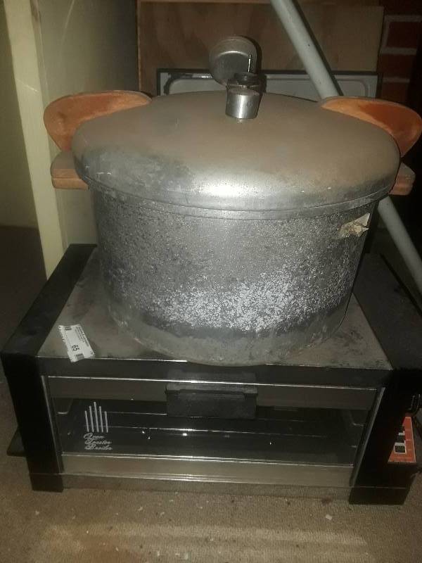 lot 65 image: Toaster oven and pressure cooker