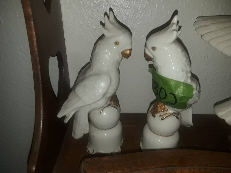 lot 302 image: Bevarto Porcelain doves