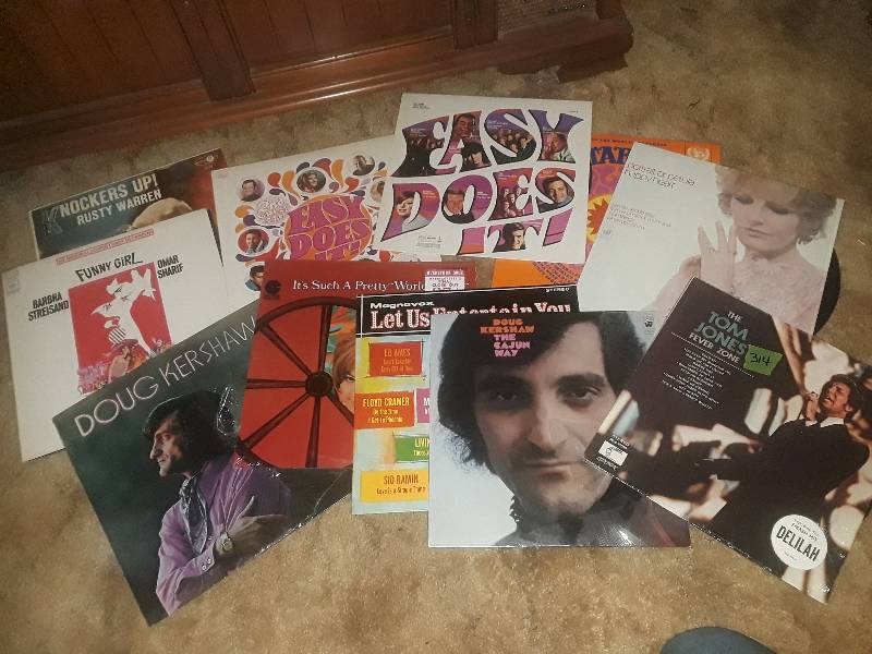 lot 314 image: 11 vinyl records - TOM JONES,  EASY DOES IT, FLOYD CRAMER, DOUG KERSHAW AND OTHER Various artists