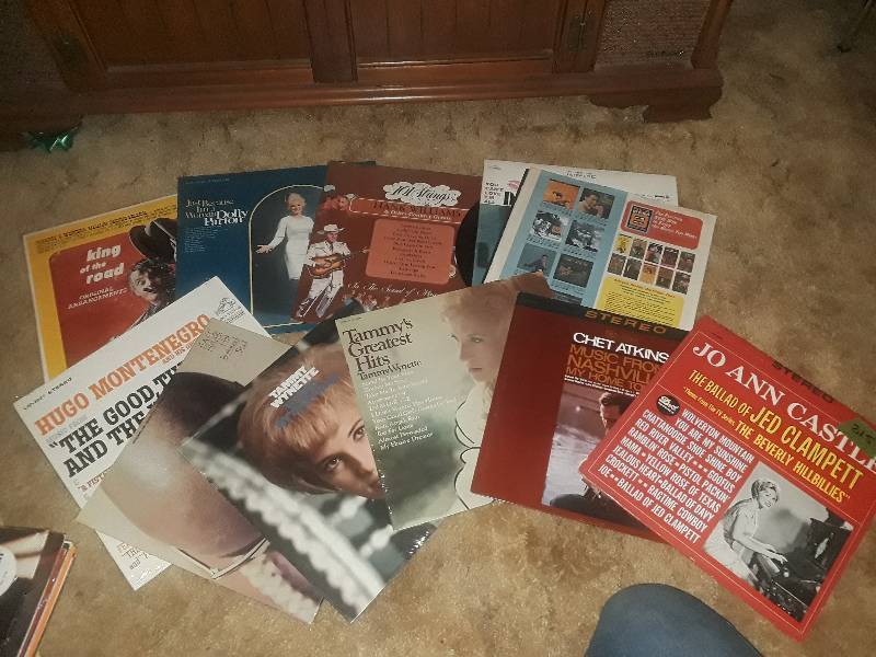 lot 315 image: 10 vinyl records - TAMMY WYNETTE, HUGO MONTENEGRO, JO ANN CASTLE AND OTHER Various artists
