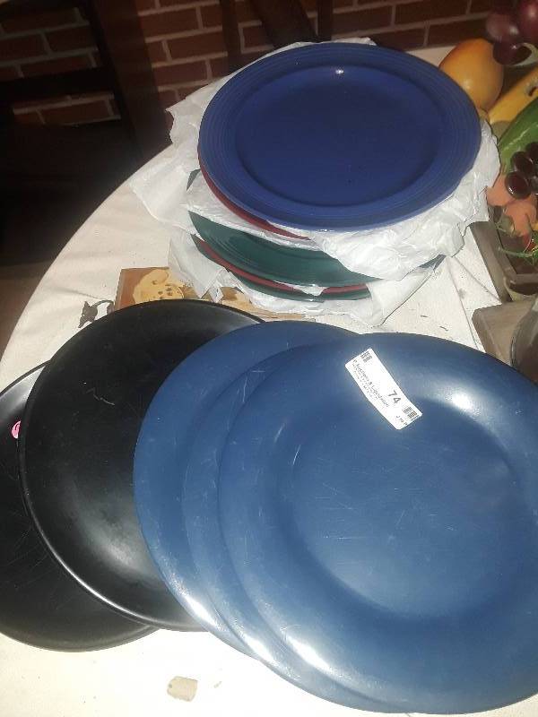 lot 74 image: 12 plates- 6 plastic 6 pier one ceramic