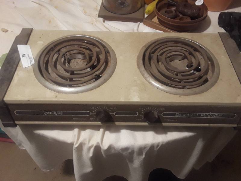 lot 75 image: Monsy buffet Range (works)
