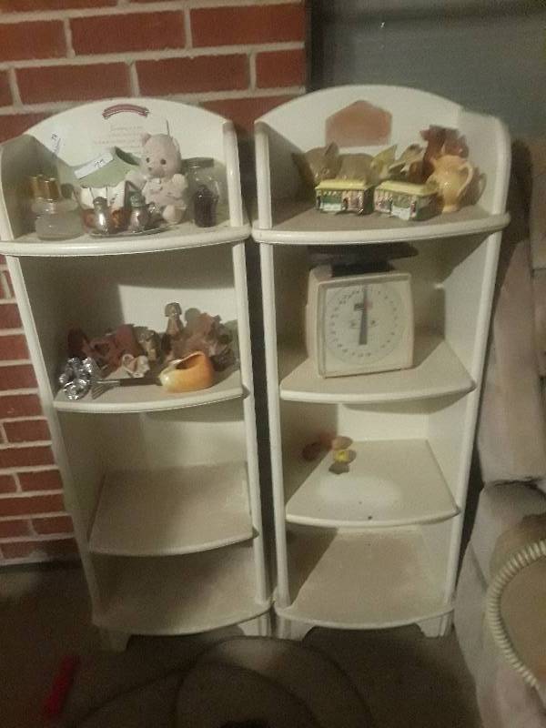 lot 78 image: 2 x wooden  shelves