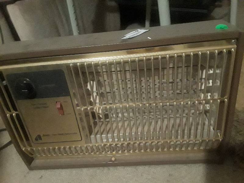 lot 82 image: Arvin Electric Heater  1250-1500W  - WORKS