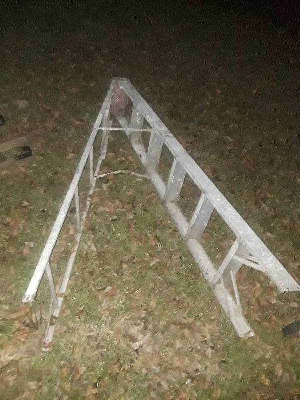 lot 88 image: 6 ft. WOODEN Ladder