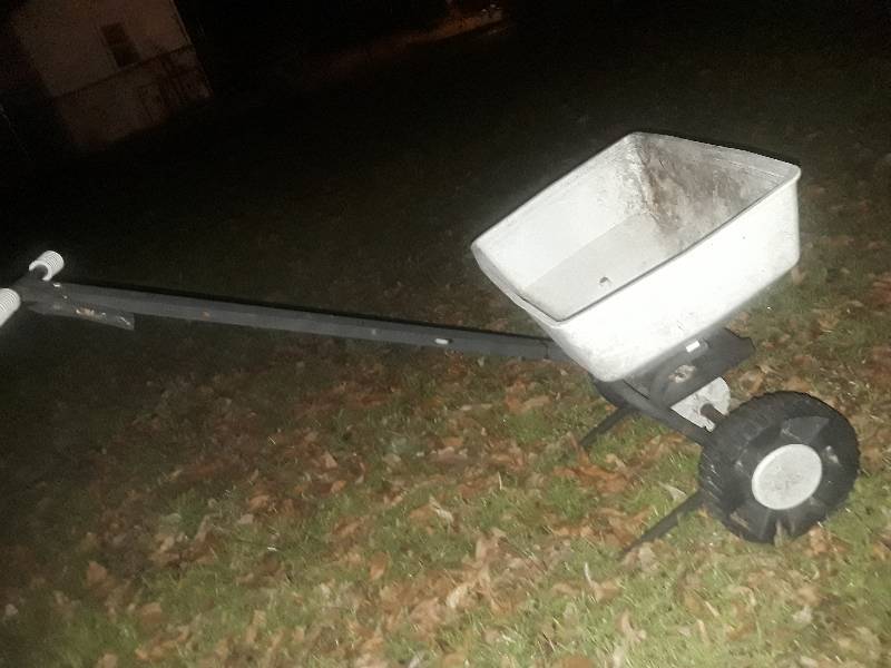 lot 91 image: seeder spreader