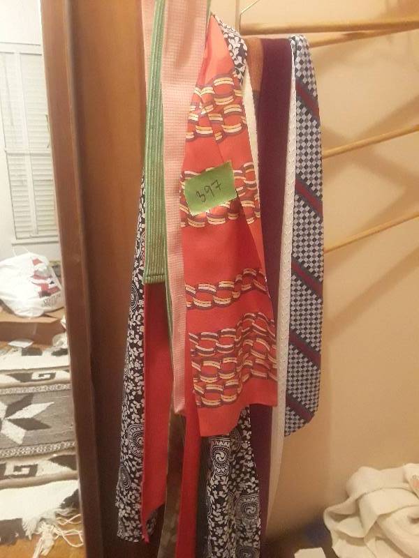 lot 397 image: Scarfs, belts, and ties