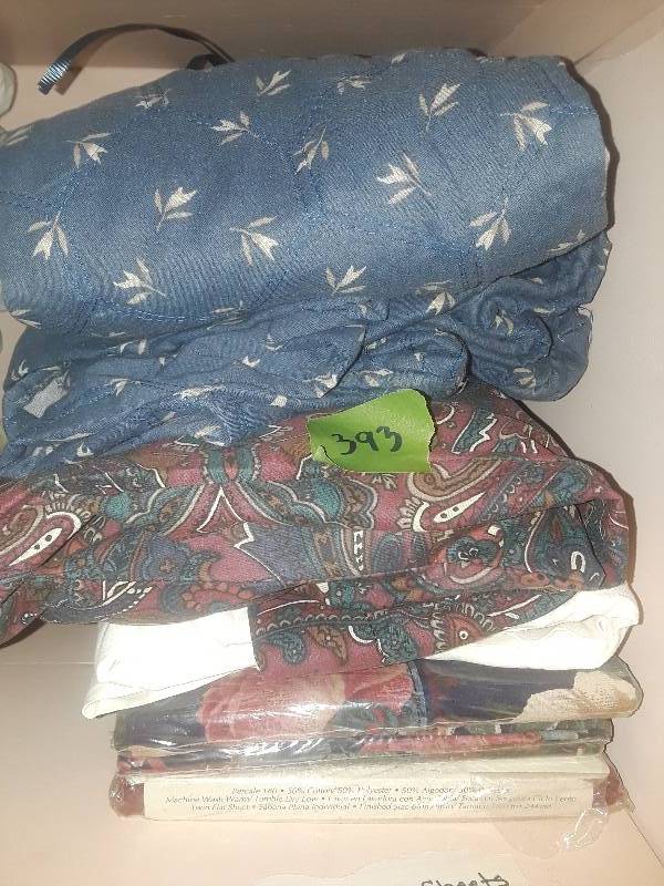lot 393 image: Twin sheets