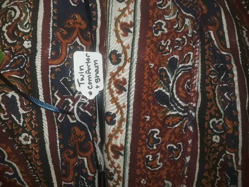 lot 388 image: Twin sheet and comforter set