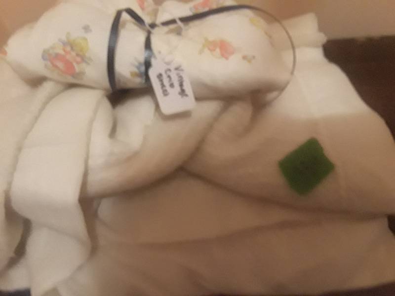 lot 384 image: Vintage crib, sheets, blanket