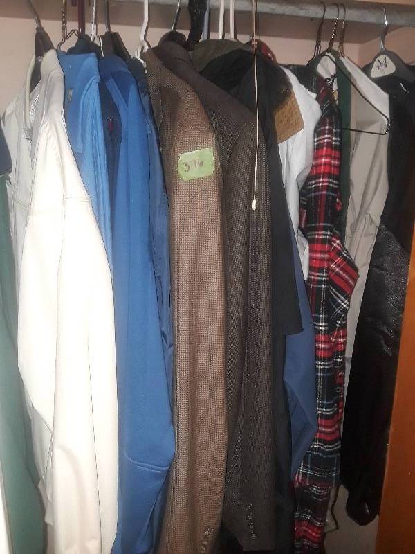 lot 376 image: Mens jackets and coats