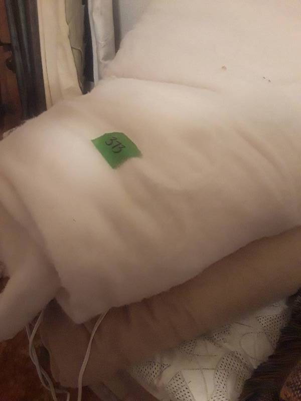lot 373 image: 2 Electric blankets ( work great)