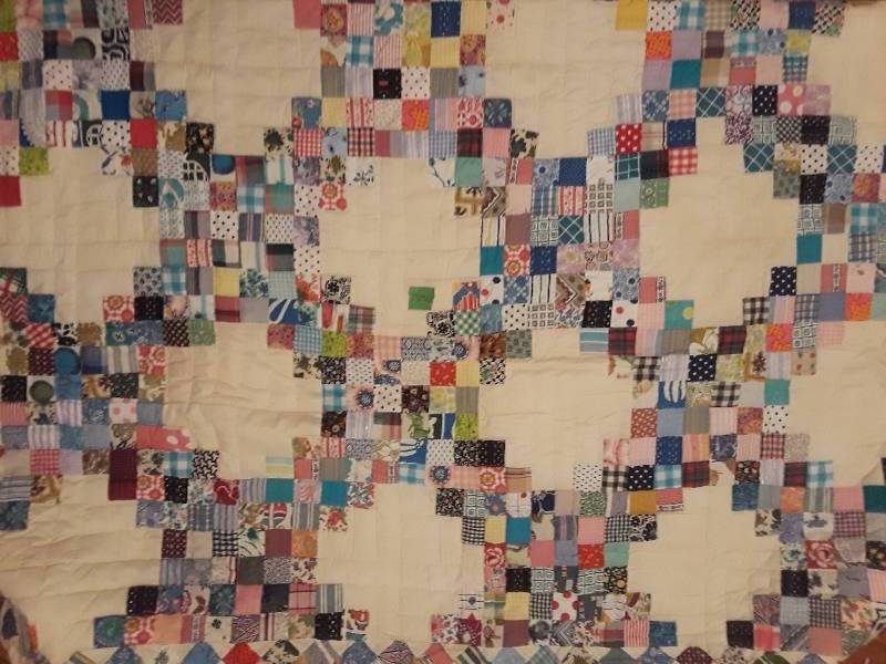 lot 370 image: Hand sewn vintage quilt