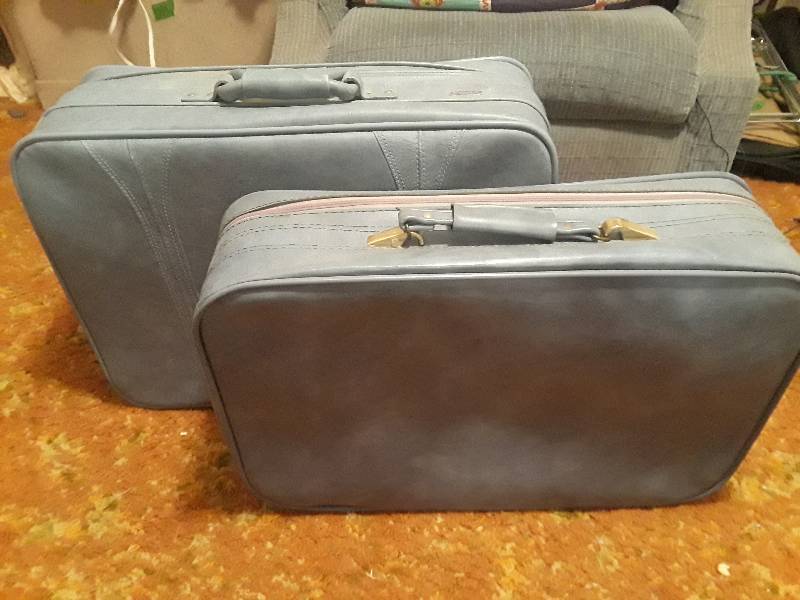 lot 368 image: 2 luggage pieces