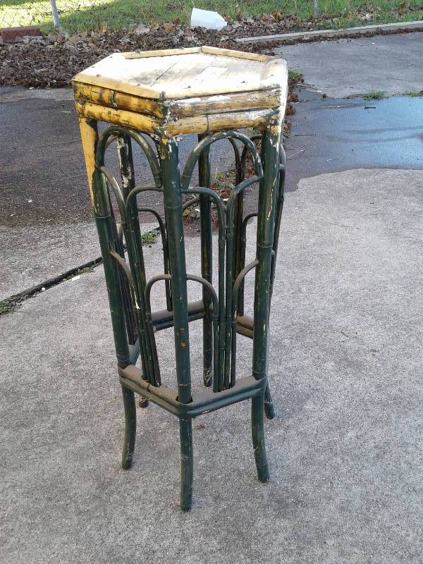 lot 636 image: Bamboo plant stand