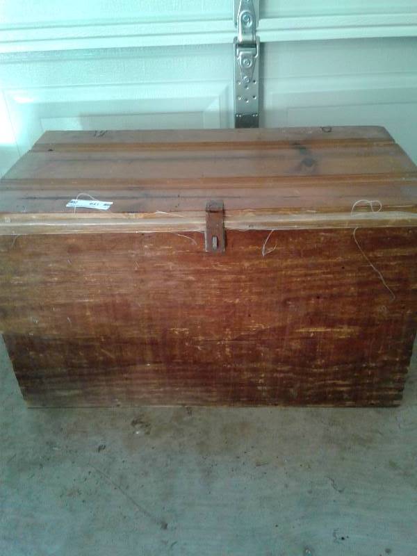 lot 641 image: Vintage ChestTRUNK