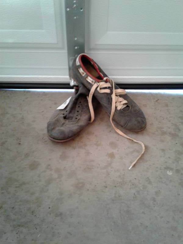lot 642 image: Riddell Vintage metal cleat US pat. No. 2806300