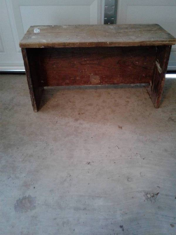 lot 646 image: Wooden bench 13.25x 25x11