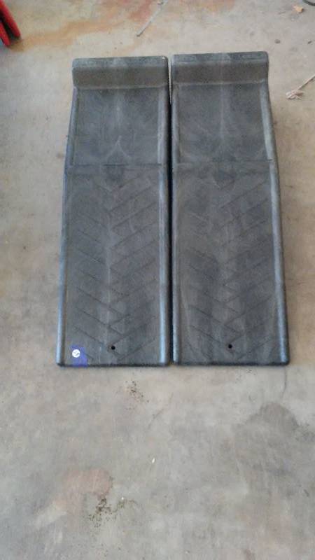 lot 606 image: 2 auto ramps