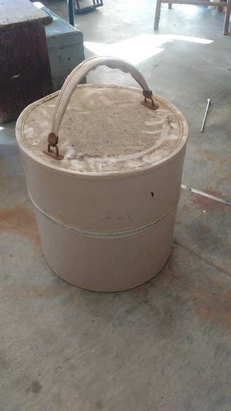 lot 614 image: Vintage zip up hat box  with styrofoam head