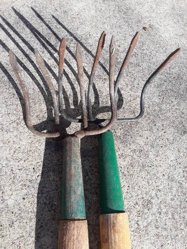 lot 778 image: 2 garden claws w 48 handle