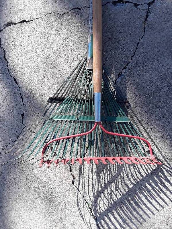 lot 776 image: 3 rakes