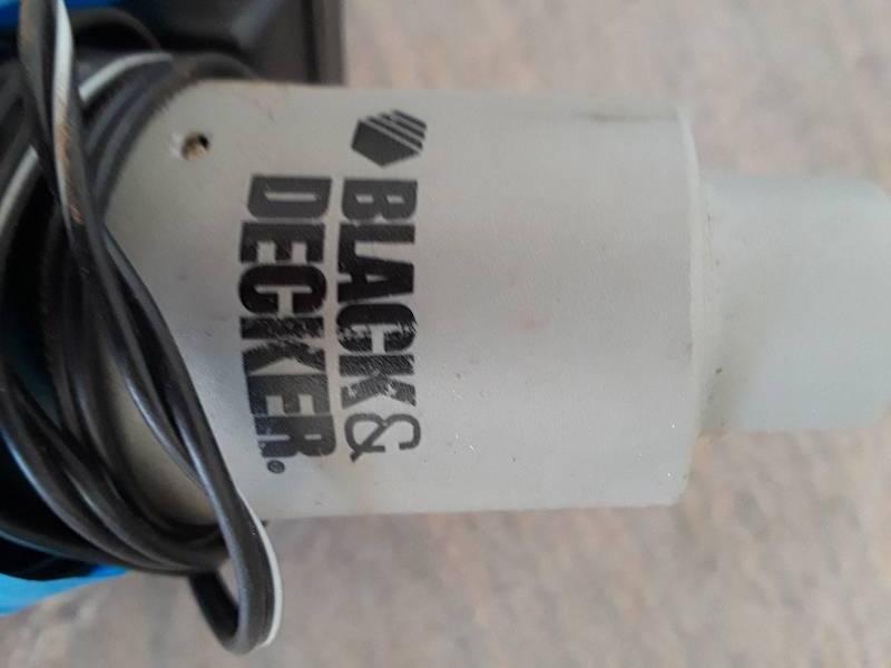 lot 765 image: Black and decker screwgun