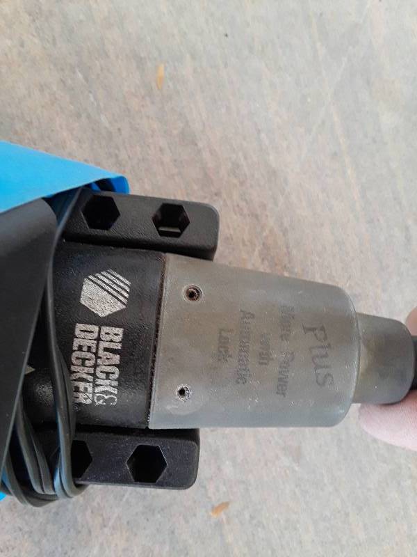 lot 764 image: Black and decker screwgun
