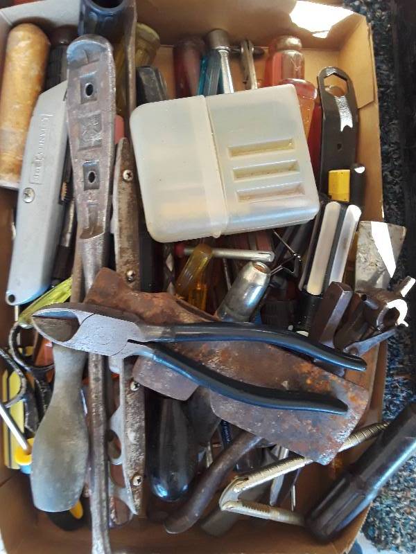lot 753 image: Box of misc. tools