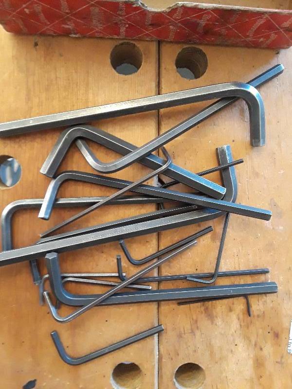 lot 751 image: Box of Alen wrenches