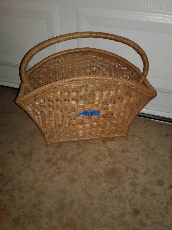 lot 653 image: Large lot of baskets all sizes, types, and uses.Including but not limited to magazine wrack, bowls, plate holders, large very nice round basket that is 30 in diameter.